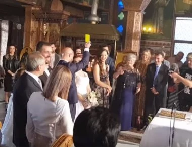 Γαμπρός έβγαλε… κίτρινη κάρτα στη νύφη! (βίντεο)
